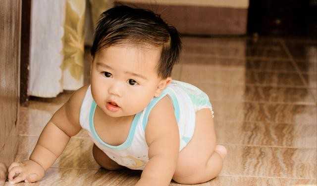 武汉供卵-代孕你知多少_十个月宝宝发育指标（10月宝宝怎么喂养好呢）